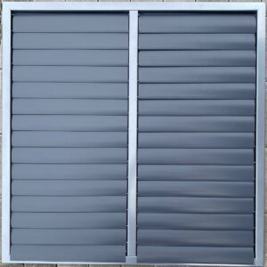 GS 650x650 Gravitačná mriežka rám kovový lamely plastové uchytenie lamiel kovovou tyčou